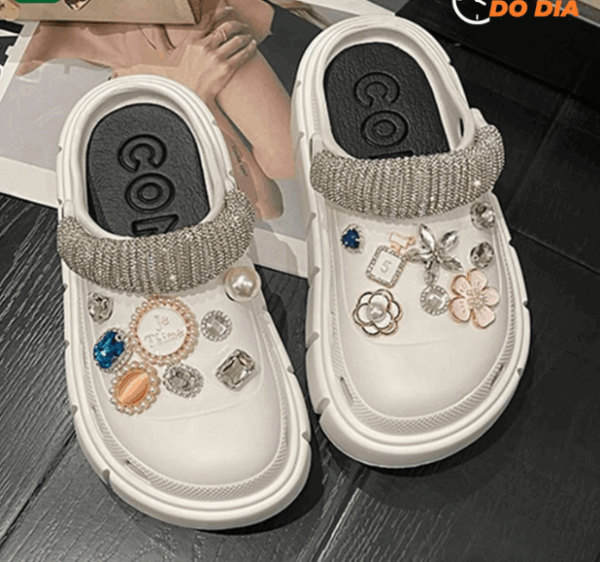 Sandália Crocs Plataforma com Acessórios - Image 4
